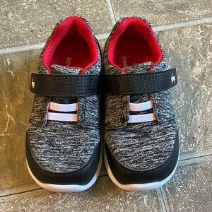 Brand new, never worn size 7 toddler shoes from See Kai Run